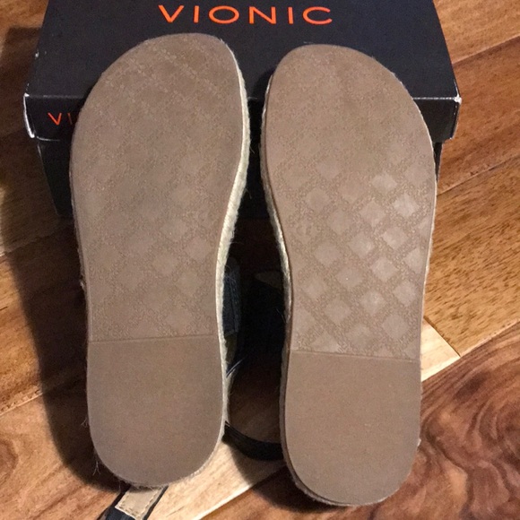 Restocked‼️- 5🌟- Vionic Black LEATHER Sandals - Picture 3 of 8